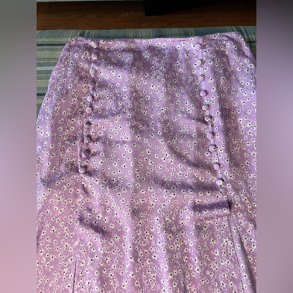 Zara Bloggers Favorite Printed Lilac Daisy Floral Skirt - Picture 7 of 10